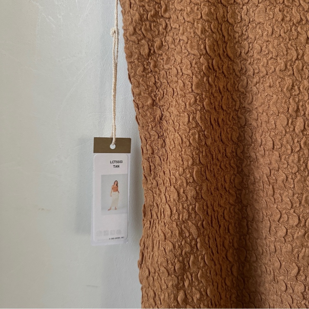 Textured Square-Neck Tank Top in Warm Brown - Picture 4 of 5